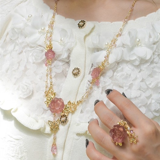 ♡バラモチーフアクセ入荷中♡